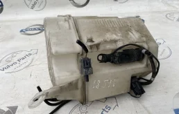 Бачок стеклоомывателя передний для Volvo S80 2012 года на фотографиях