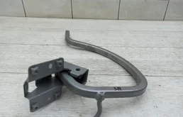 Петля багажника левая для Volkswagen Polo 2015 года на фотографиях