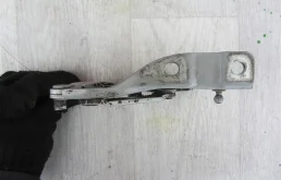 Петля капота правая для Kia Sportage на фотографиях