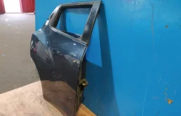 Накладка на дверь задняя правая для Nissan Juke на фотографиях