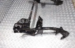 Подрамник двигателя для Audi A6 2018 года на фотографиях