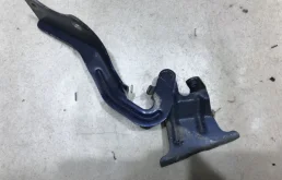 Петля капота правая для Nissan X-Trail на фотографиях