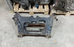 Подрамник двигателя для Nissan X-Trail 2000 года на фотографиях