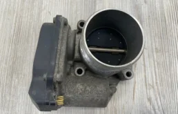 Дроссельная заслонка для Audi A4 2012 года на фотографиях