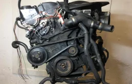 Двигатель без навесного для BMW 1er 2013 года на фотографиях