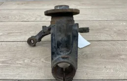 Кулак поворотный левый для Volkswagen Tiguan 2011 года на фотографиях