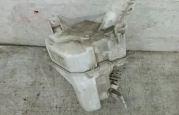 Бачок стеклоомывателя передний для Nissan X-Trail 2022 года на фотографиях