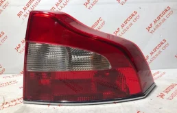 Фонарь правый для Volvo S80 2005 года на фотографиях