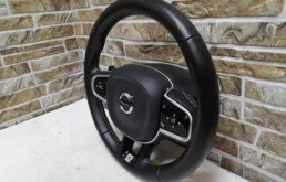 Руль для Volvo XC90 2016 года на фотографиях