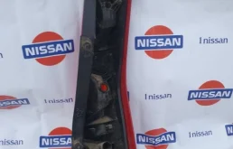 Фонарь левый для Nissan X-Trail 2013 года на фотографиях