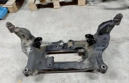 Подрамник двигателя для Nissan X-Trail 2000 года на фотографиях