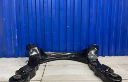 Подрамник двигателя для Audi A6 2008 года на фотографиях