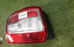 Фонарь левый для Renault Logan 2015 года на фотографиях