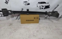 Абсорбер переднего бампера для Toyota RAV4 2016 года на фотографиях