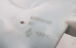 Бачок омывателя для Nissan X-Trail 2014 года на фотографиях