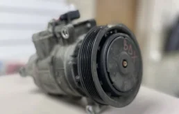 Компрессор кондиционера для Audi A6 2011 года на фотографиях