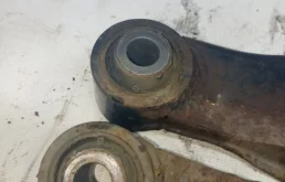 Рычаг задний левый нижний для Nissan X-Trail 2014 года на фотографиях