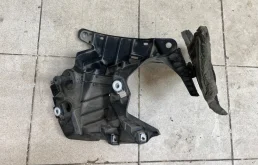 Кронштейн крыла задний левый для BMW X5 на фотографиях