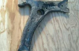 Рычаг передний левый нижний для Toyota Avensis на фотографиях