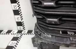 Решетка радиатора для Ford Explorer 2013 года на фотографиях