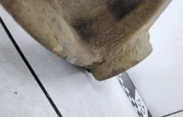 Кулак поворотный левый для Volkswagen Polo 2013 года на фотографиях