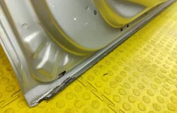 Двери для Mercedes-Benz C class 2004 года на фотографиях