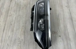 Фара ксенон левая для Volkswagen Passat 2015 года на фотографиях