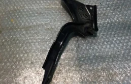 Петля капота левая для Toyota Land Cruiser 2008 года на фотографиях