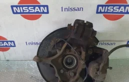 Кулак поворотный левый для Nissan Qashqai 2017 года на фотографиях