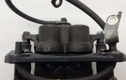 Суппорт передний левый для Lexus RX 2011 года на фотографиях