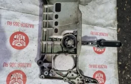 Подрамник двигателя для Volkswagen Tiguan 2010 года на фотографиях