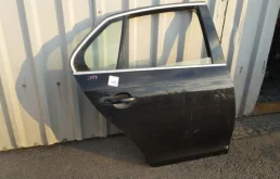 Дверь задняя правая для Volkswagen Jetta 2007 года на фотографиях