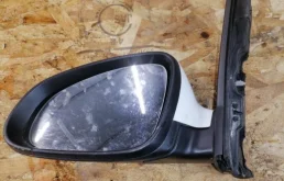 Стекла и зеркала для Opel Astra 2004 года на фотографиях