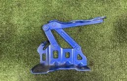 Петля капота левая для Kia Sportage на фотографиях