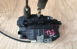 Замок передней левой двери для Nissan X-Trail 2018 года на фотографиях