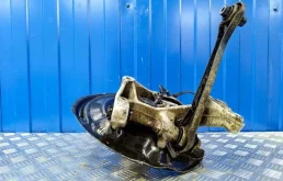 Кулак задний левый для Volkswagen Tiguan 2015 года на фотографиях