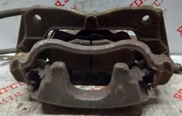 Суппорт передний левый для Toyota Avensis на фотографиях