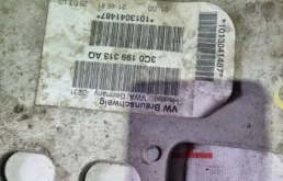 Подрамник двигателя для Volkswagen Tiguan 2010 года на фотографиях