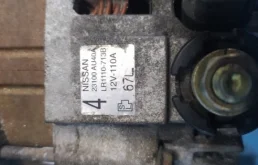 Генератор для Nissan X-Trail 2000 года на фотографиях