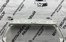 Молдинг крышки багажника для Toyota RAV4 2013 года на фотографиях