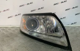 Фара правая для Volvo S40 2005 года на фотографиях