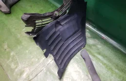 Подкрылок передний правый для Mercedes-Benz S class 1996 года на фотографиях