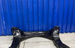 Подрамник двигателя для Audi A6 2008 года на фотографиях