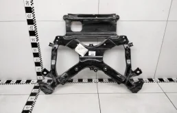 Подрамник двигателя для Audi A6 2019 года на фотографиях