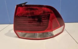 Фонарь внешний правый для Volkswagen Polo 2017 года на фотографиях