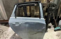 Дверь задняя правая черный металлик без дефектов для Opel Astra J Хэтчбек 2009-2017