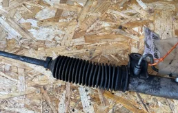 Рулевая рейка для Ford Focus 2000 года на фотографиях