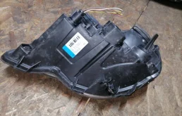 Фара правая для Volkswagen Polo 2007 года на фотографиях