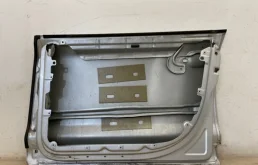 Дверь передняя правая для Volkswagen Touareg 2009 года на фотографиях