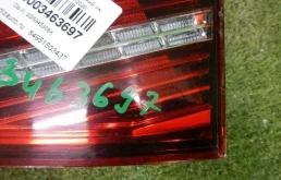 Фонарь внутренний правый для Volkswagen Passat 2019 года на фотографиях